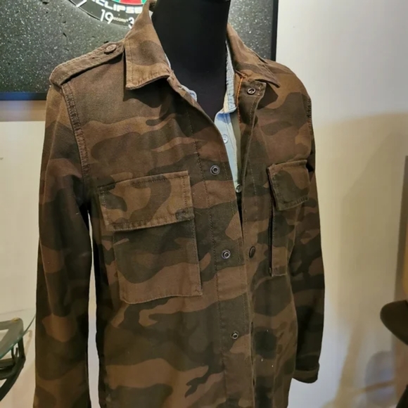 TNA Camo Button Down Shirt Jacket - Picture 5 of 13